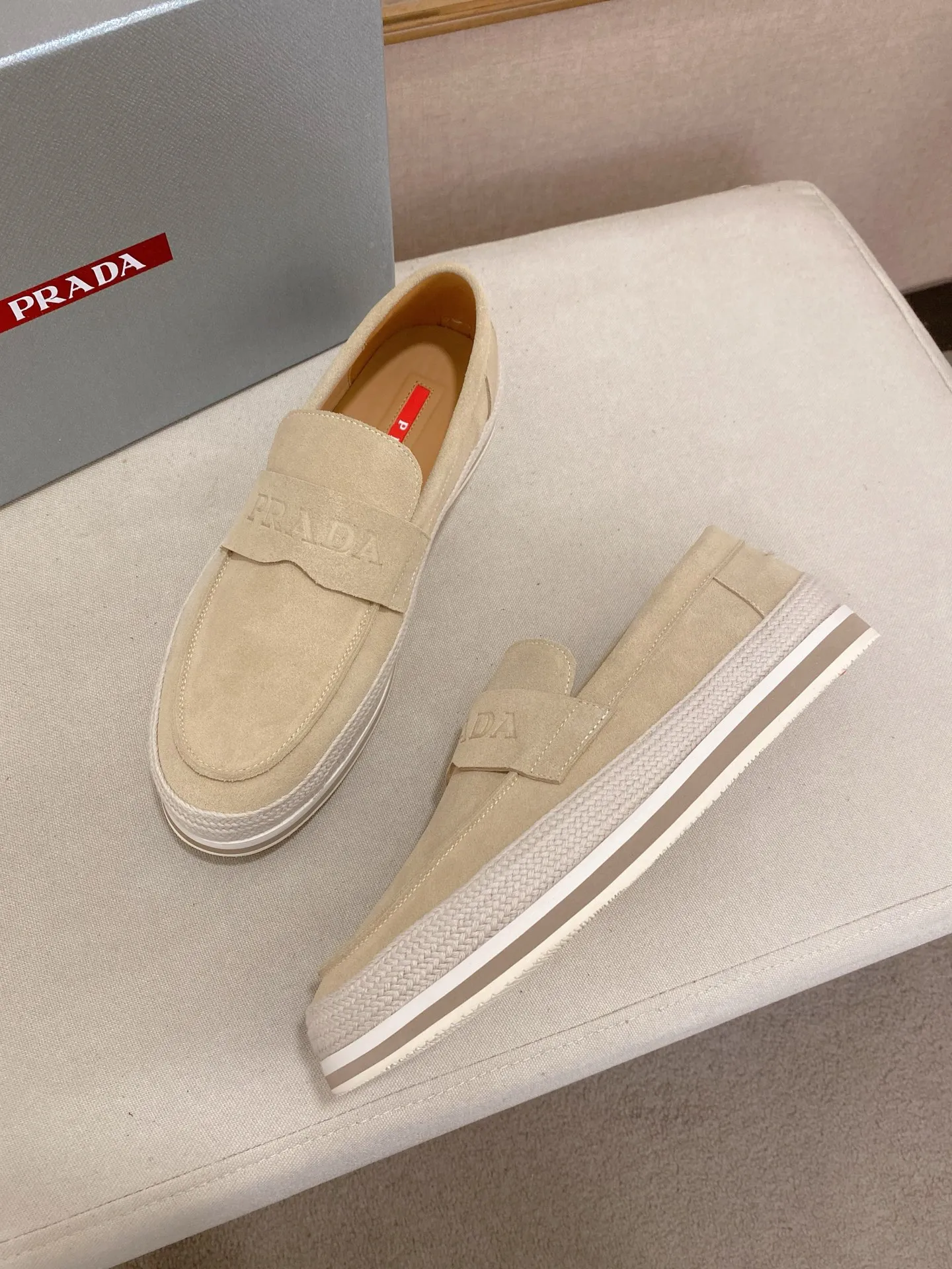 Men's shoes 💰 480💰 ✔️✔️✔️Top high version High-quality new PRADA (Prada) counters are launched at the same time. The new men's shoes and 😘fabrics are purely handmade in Niujing. Lining: Full cowhide lining. 👍🏿High-end☄️Open-molded non-slip rubber outsole, exquisite lines, simple and elegant, comfortable and high-end for leisure travel. Code number: 38-44. Can be customized45